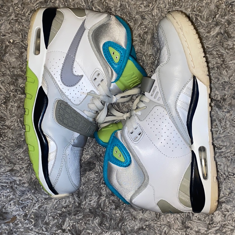 Used Nike air trainer sc 2